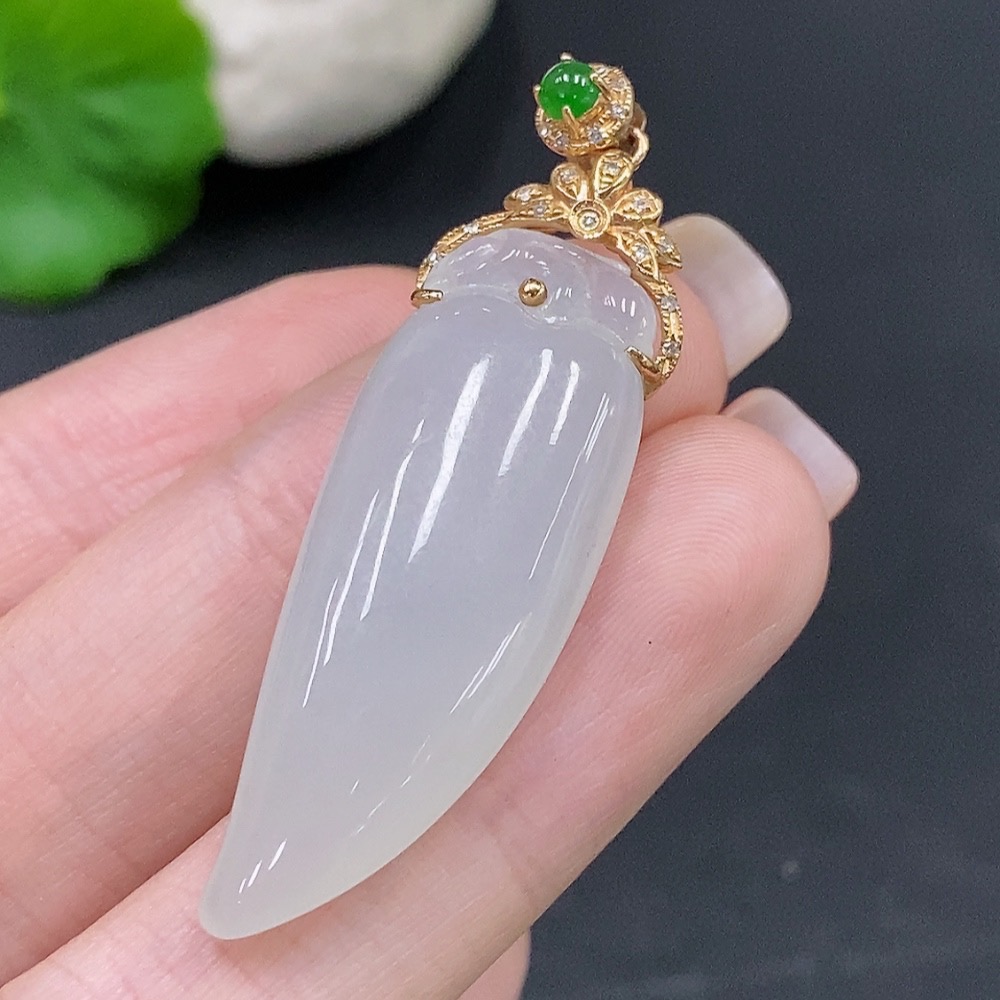F27124028 Jadeite Fortune Melody Pendant with 18K Gold Clasp, Total Weight Approx. 8.3g, Accented with Diamonds