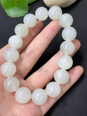 H42957224 岫玉（蛇纹石玉）手串   卡13.5mm左右  货品总重约58g