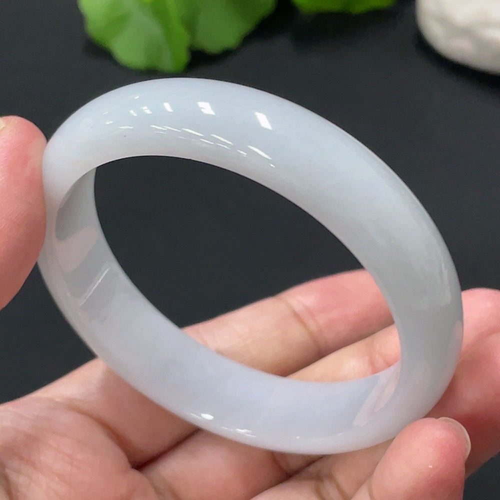 F21324745 Jadeite Round Bracelet Size 54.5 Total Weight 46.003g