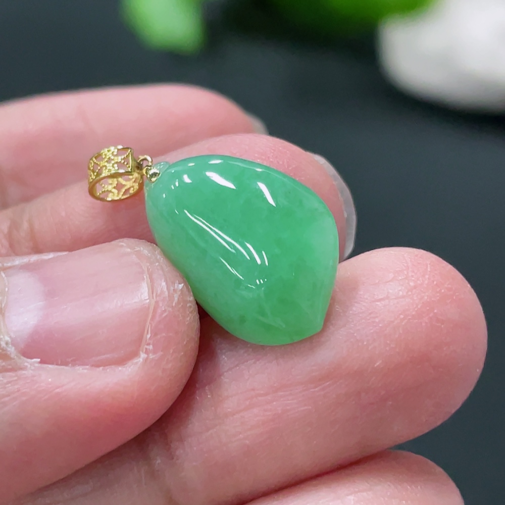 F33935235 Jadeite Peach Pendant with 18K Gold Clasp, Total Weight Approx. 1.68g