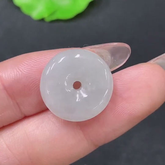 F34064356 Jadeite Peace Knot Pendant with a total weight of approximately 3 grams