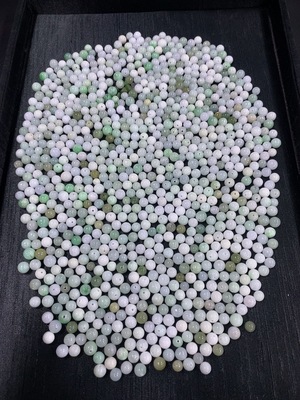 F46549030 翡翠珠子 一手走60+ （仅圆珠）颜色成因未定 含其他矿物成分  货品总重约540.3g含袋