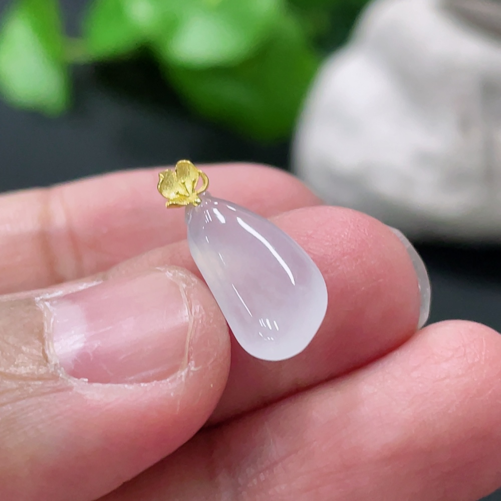 F33935580 Jadeite Auspicious Melon Pendant with 18K Gold Clasp, Total Weight Approx. 0.75g