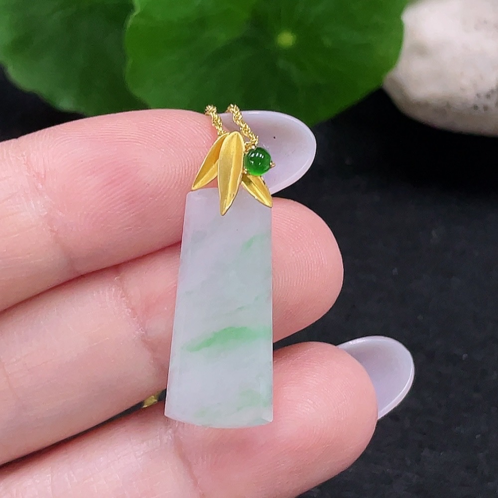 F33916862 Jadeite Plain Pendant 18DP with 18K Gold Total: Approx. 2.3g (incl. chain)