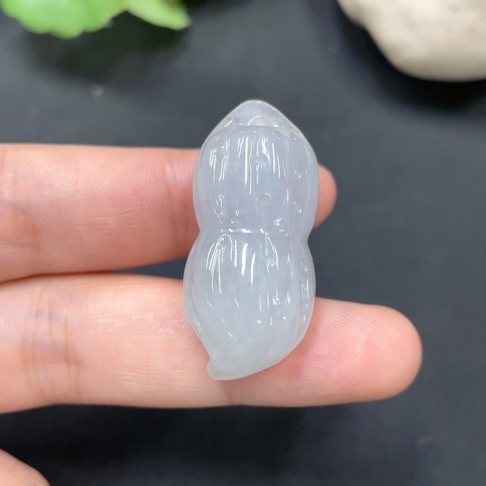 F16761204 Jadeite Peanut Pendant Total Weight 13.084g