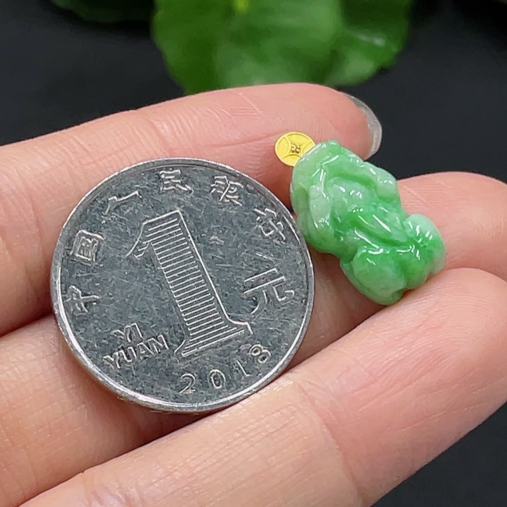 F26997751 JadeitePixiu Pendant with 18K Gold Clasp, Total Weight Approx. 1.9g