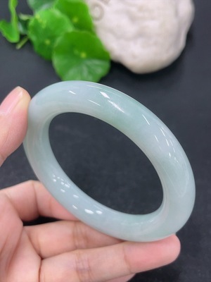 F46567707 翡翠圆条手镯 圈口51mm 货品总约重54.27g