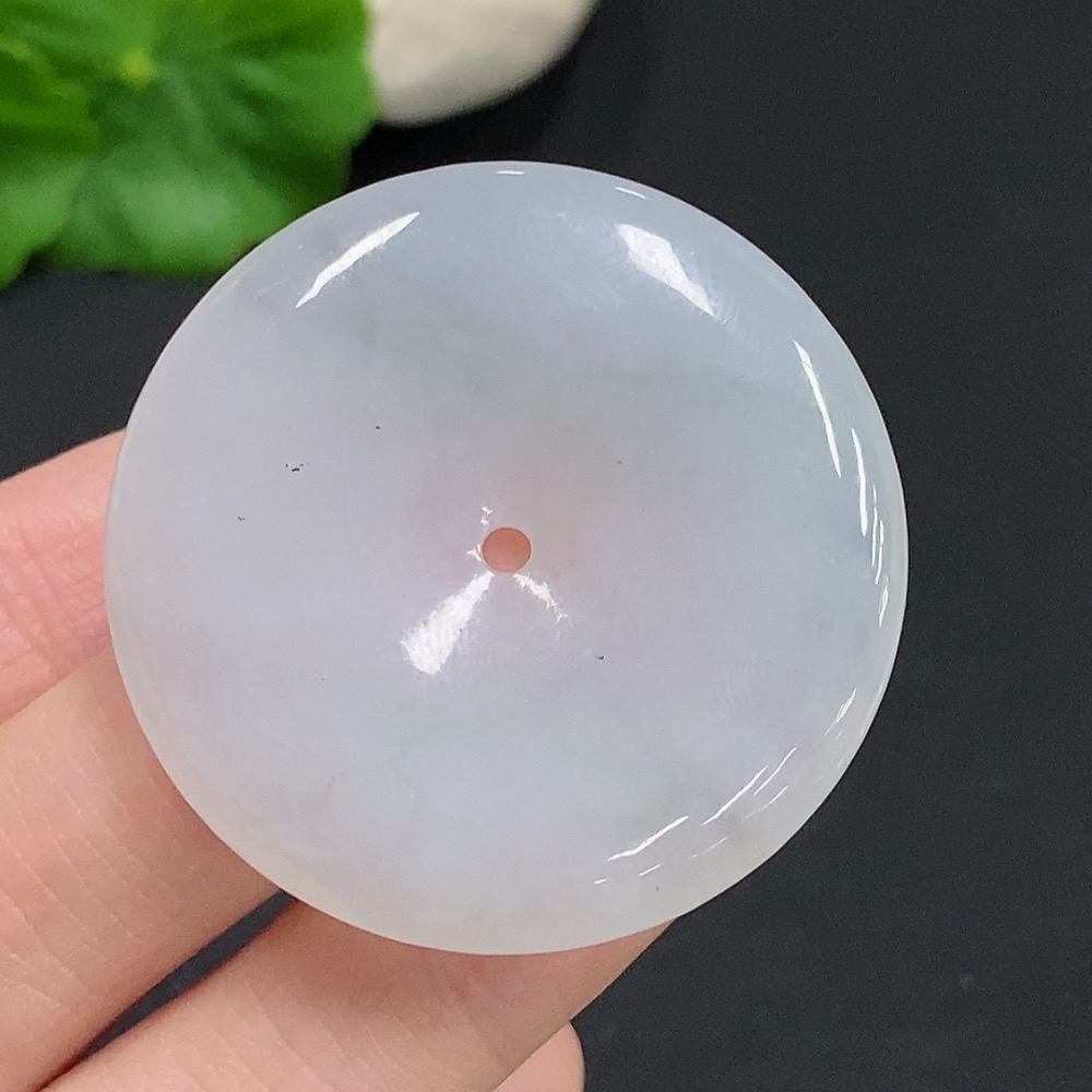 F31644733 Jadeite Peace Knot, Total Weight Approx. 17.4g