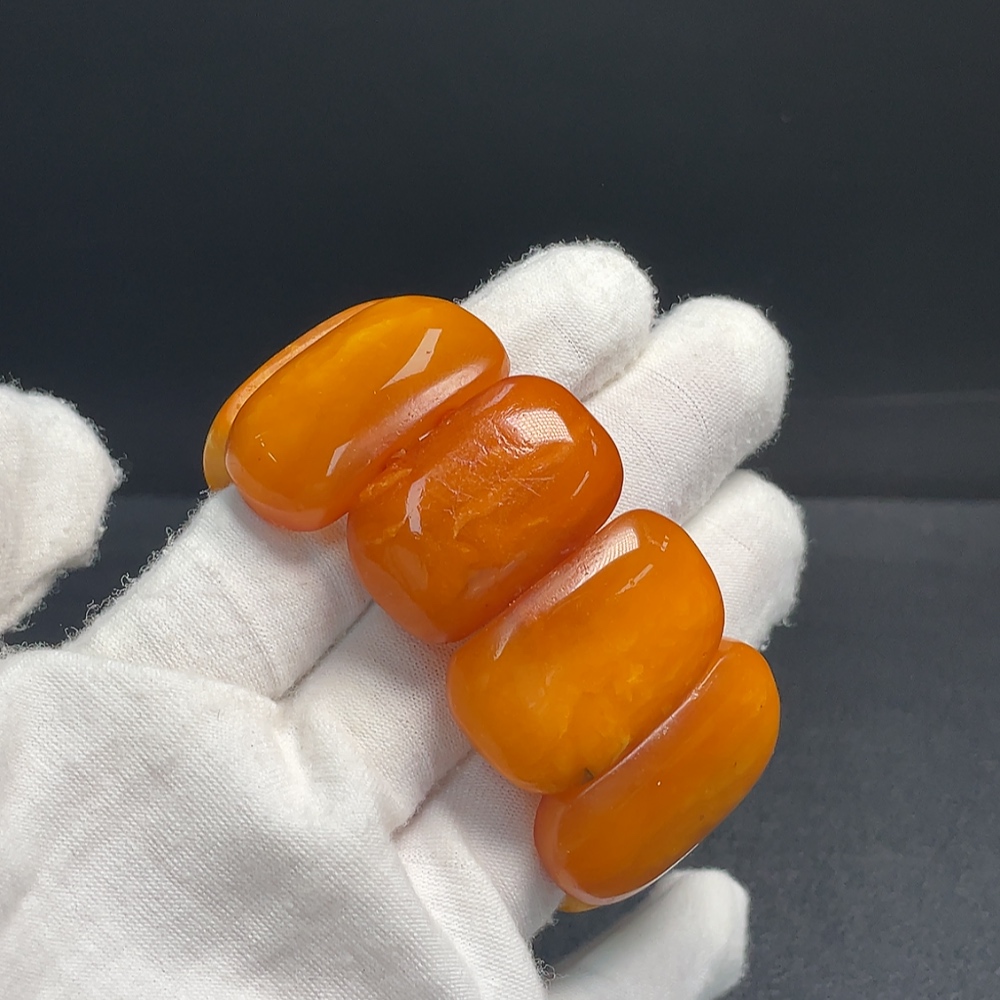 C33924089 Amber Beeswax Bracelet, Total Weight Approx. 35.31g, Size About 32.7mm