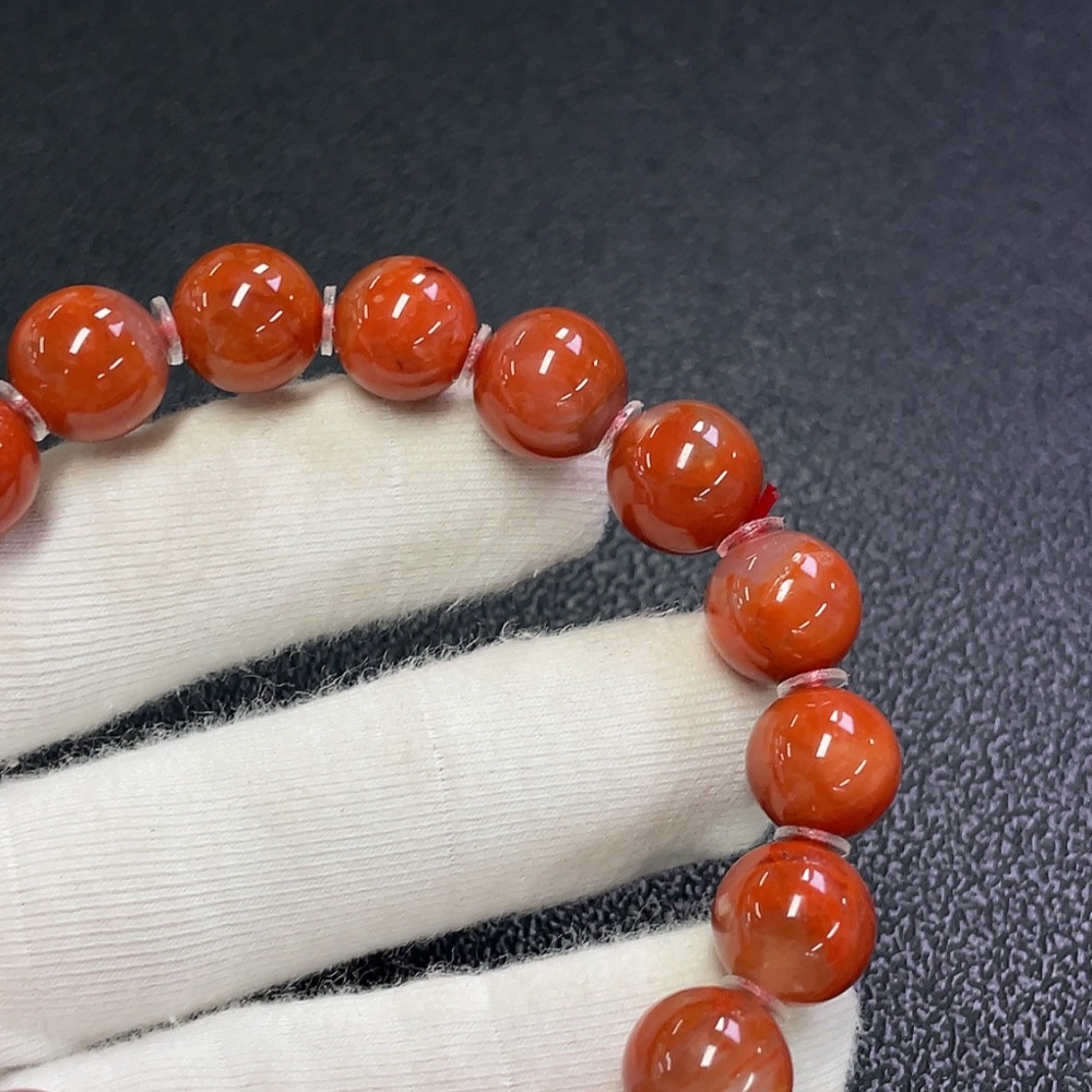 C31578315 South Red Agate Bracelet approx. 10.9mm total weight approx. 36.95g visible organic matter