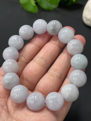 F32738780 翡翠手串 卡13.9mm左右 货品总重约68.3g