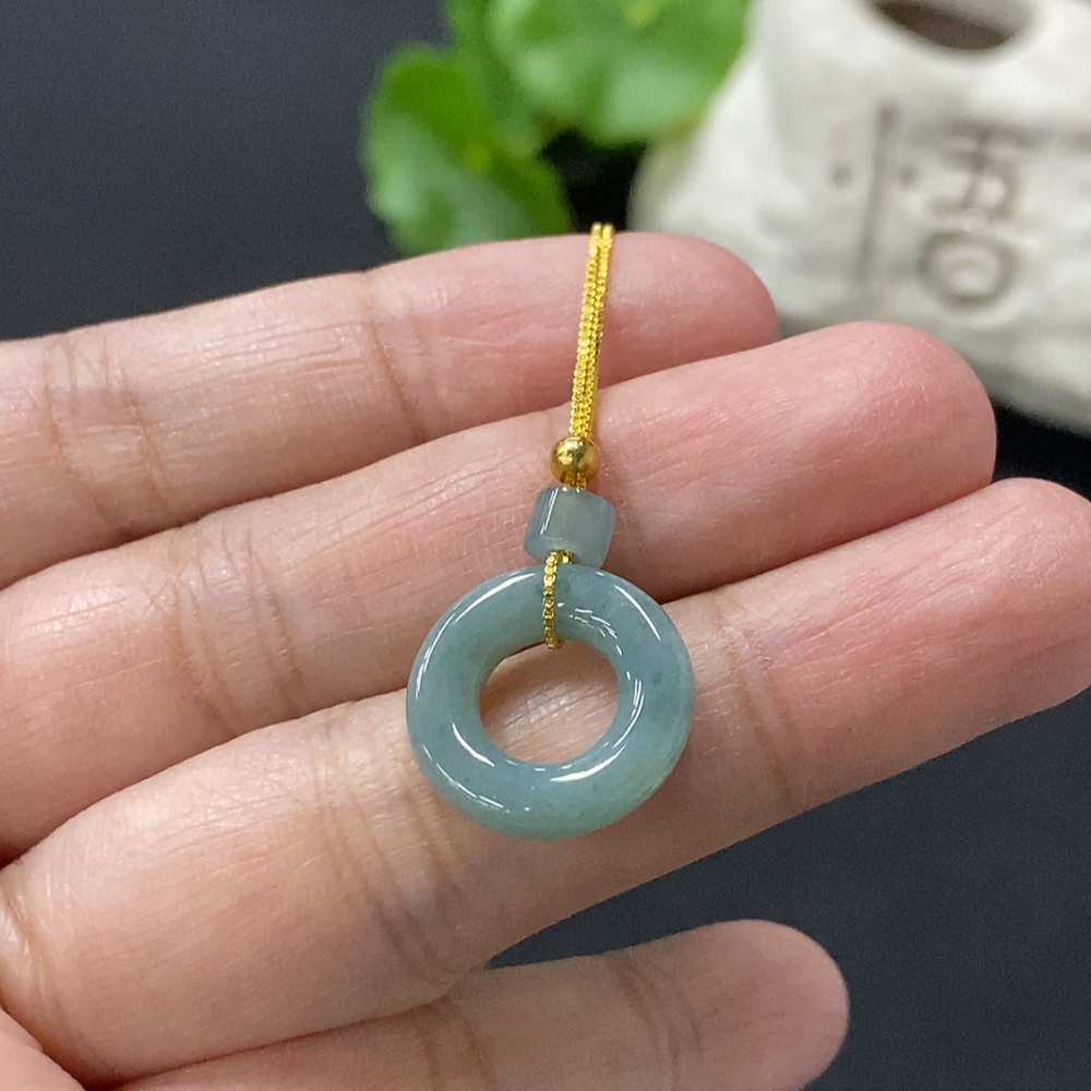 F35146397 Jadeite donut mounted pendant