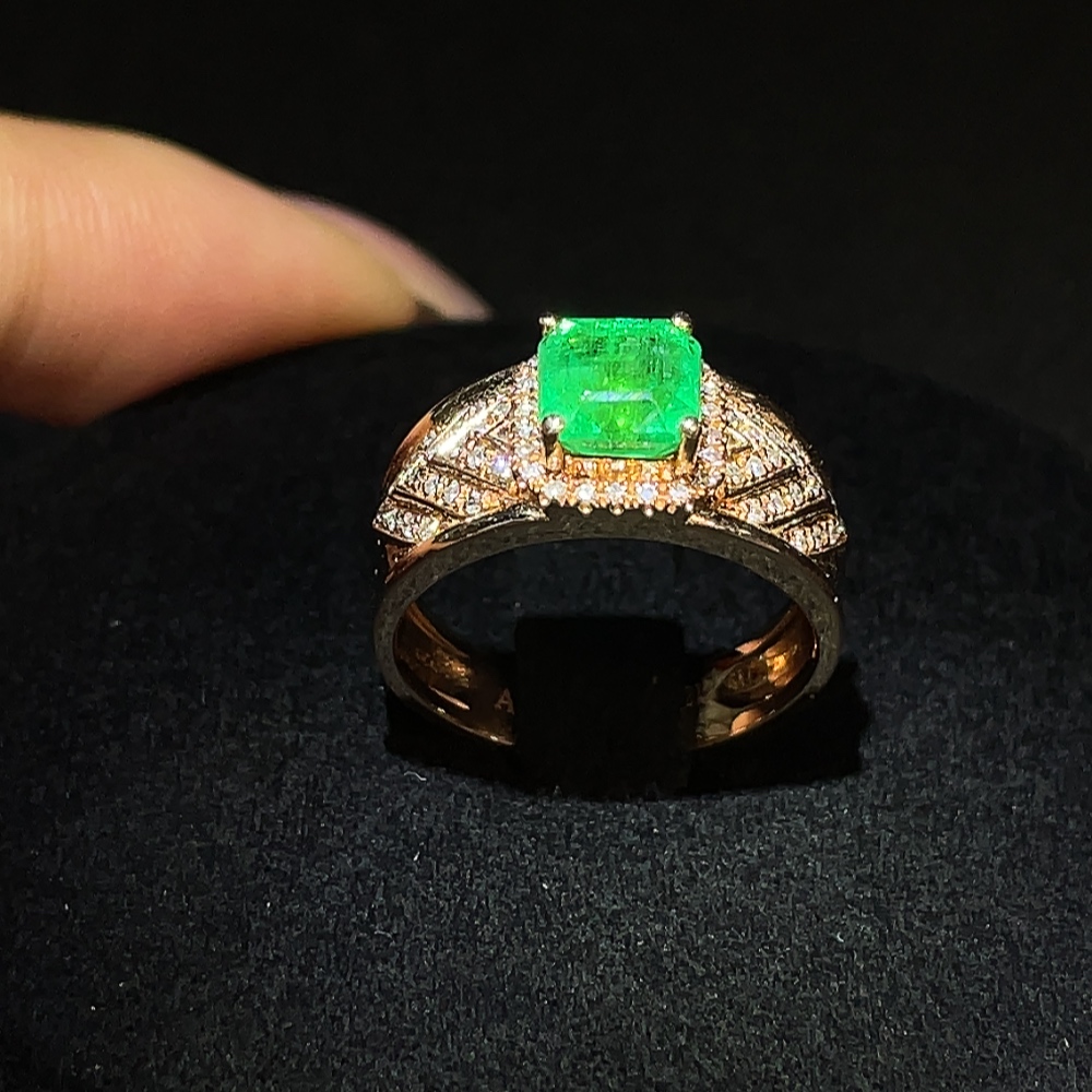 C32745421 18K Gold Emerald Ring Clarity Enhanced with Diamond Setting Total Weight Approx. 4.07g Size 12