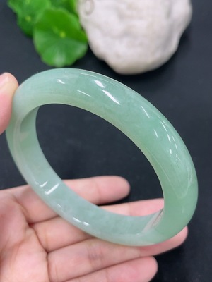 F46566211 翡翠正圈手镯 圈口58.6 货品总重约60.4g
