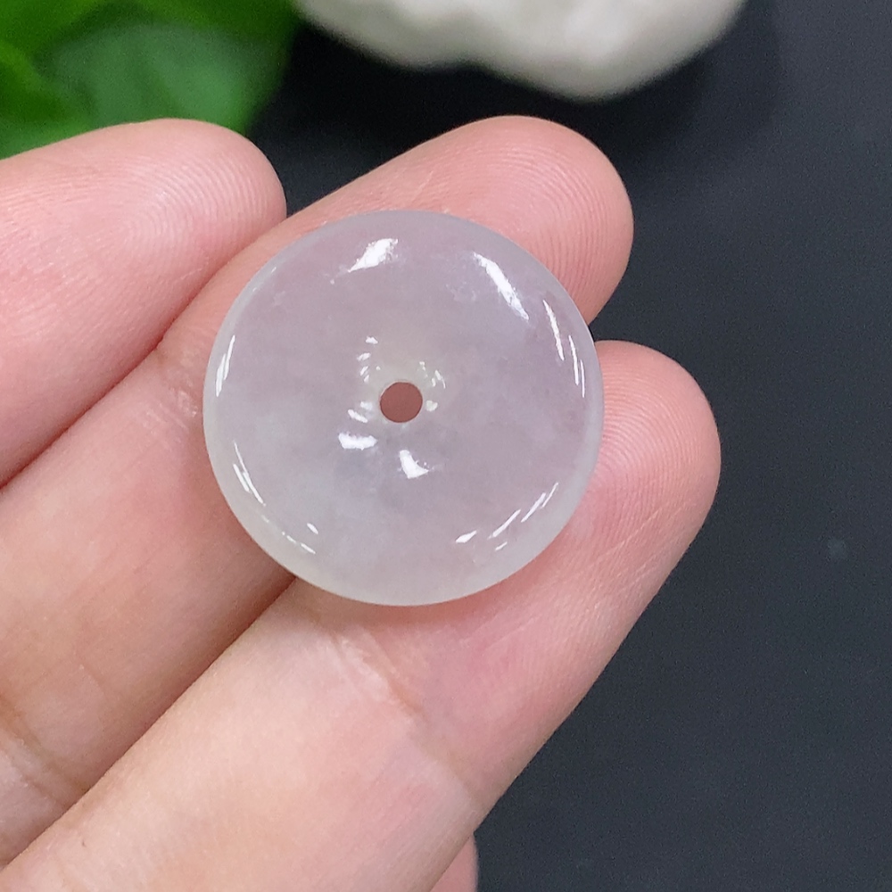 F34023494 Jadeite Peace Knot, Total Weight Approx. 3.1g