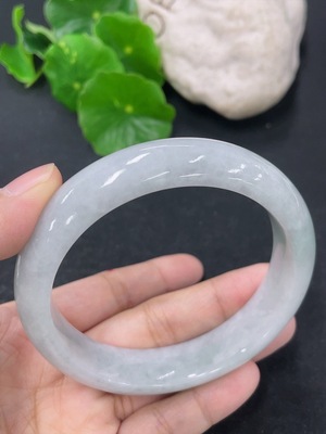F46567746 翡翠正圈手镯 圈口58.8mm 货品总约重66.94g