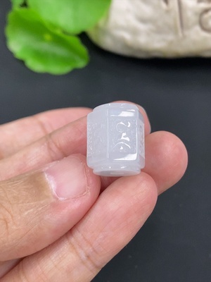 F46596630 翡翠珠子 货品总重约5.48g