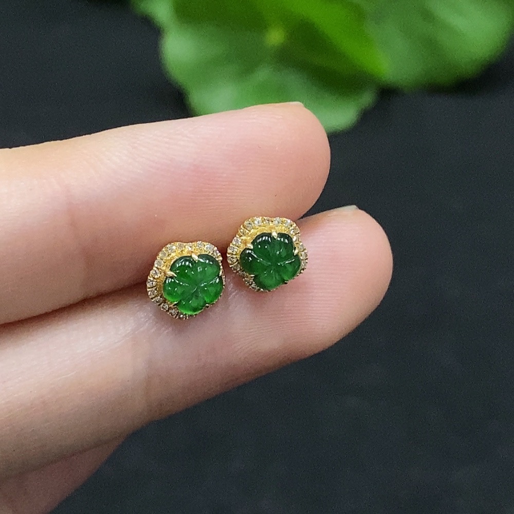 F34028350 Jadeite earrings set in 18K gold with diamond accents, total weight approximately 0.87g (excluding ear stoppers)