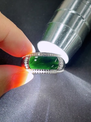 F41934563 翡翠镶嵌戒指 18k 配镶钻石 圈口23 货品总约重8.62g