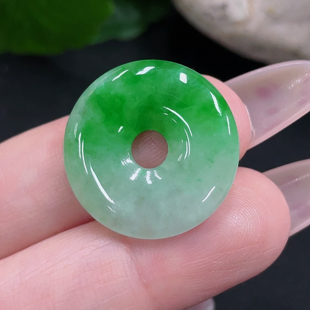 F34069000 Jadeite Peace Knot Pendant, Total Weight Approximately 3.5g