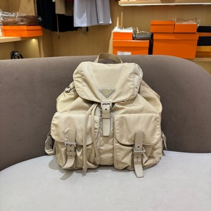 S43097129 普拉达PRADA Re-nylon 23年尼龙帆布双肩包奶茶色中号30cm 缺子袋 95新 尺寸：23.5*12*28cm