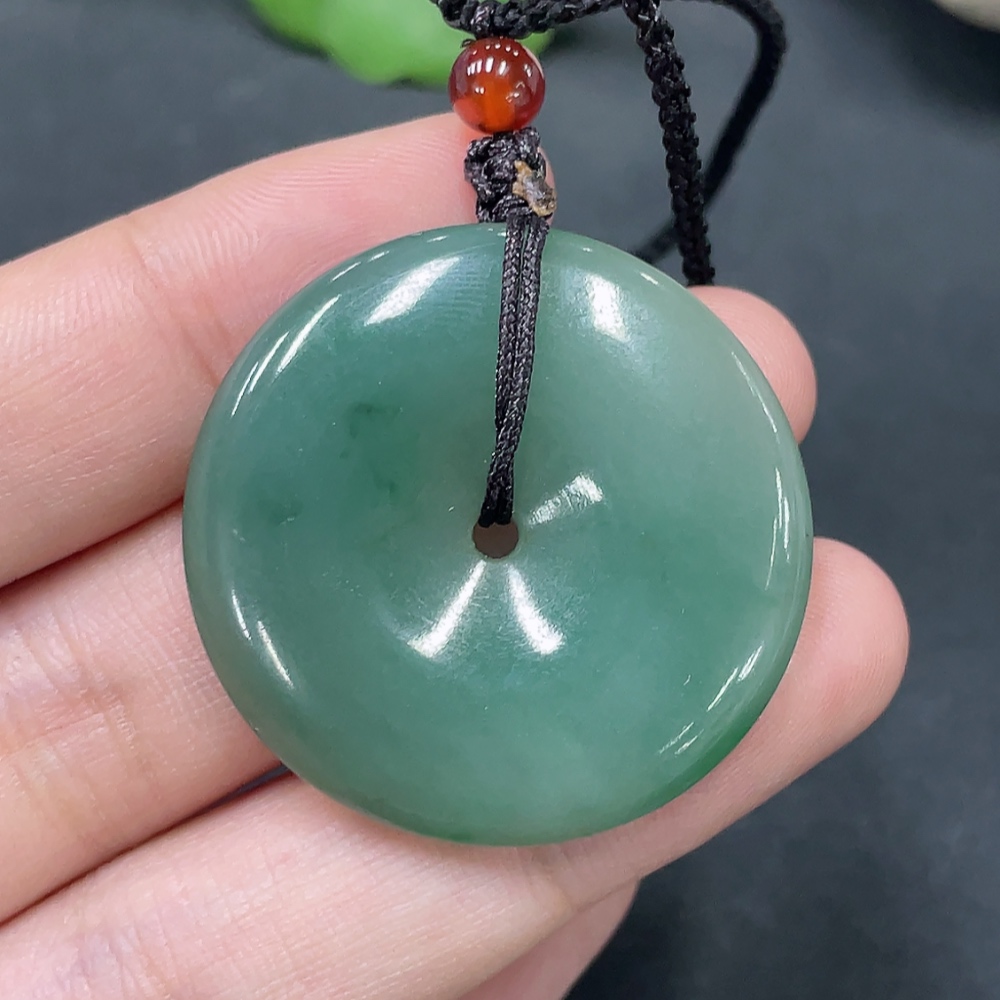 F19131179 Jadeite Peace Knot Pendant Total Weight 15.376g
