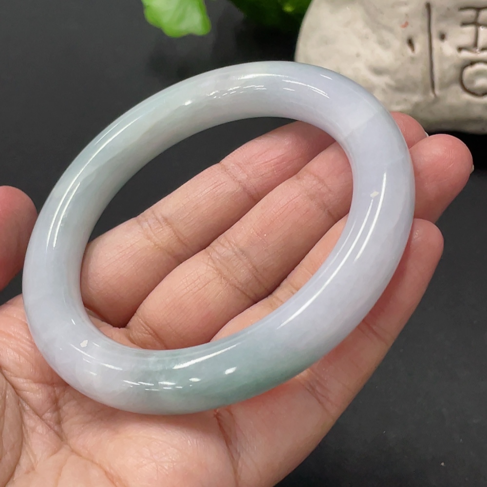F34019696 Jadeite Round Bangle Total Weight about 70.65g Size 57.7