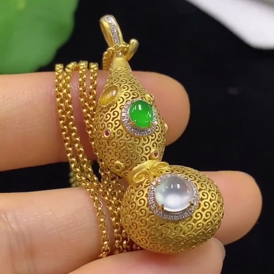 F34976089 Jadeite Inlaid Pendant 18k with Diamond Accents Total Weight Approx. 7.63g (Including Chain) Yellow Bead Color Origin Undetermined