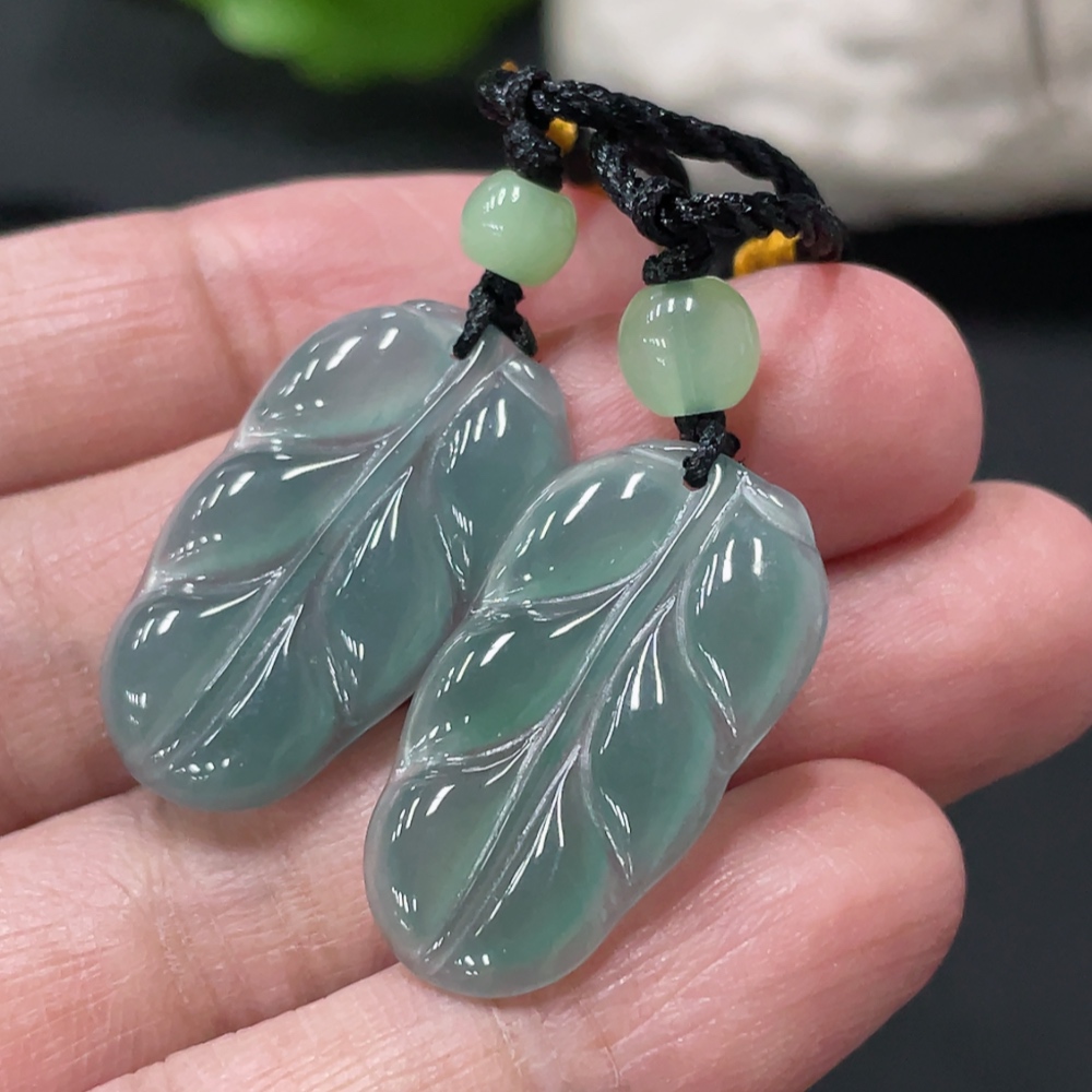 F34978295 Jadeite leaf pendant with non-A grade beads