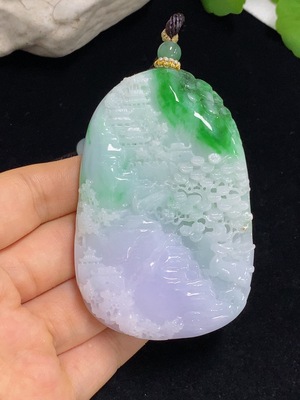 F45362571 翡翠山水挂件 货品总重约116.85克（含绳重）含其他矿物成分 配珠非A 有蜡