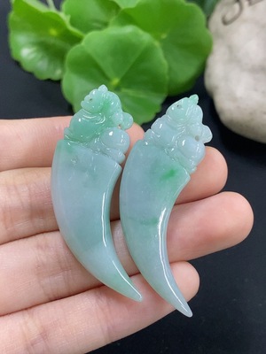 F46573172 翡翠挂件一手走