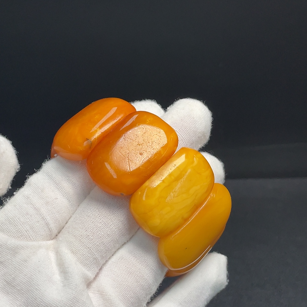 C33924089 Amber Beeswax Bracelet, Total Weight Approx. 35.31g, Size About 32.7mm