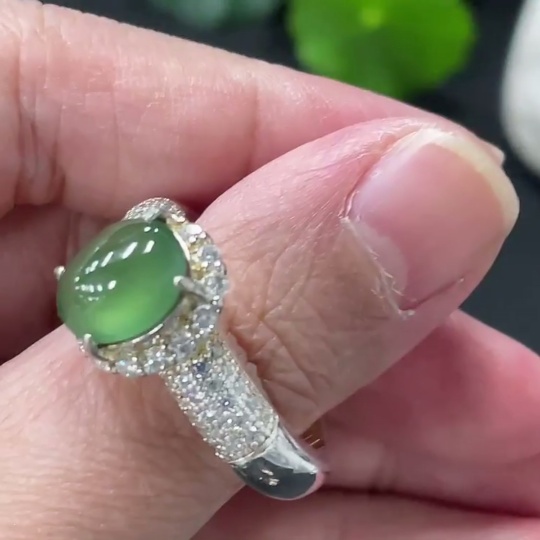 F21325428 Jadeite cabochon, non-gold setting, total weight 7.263g