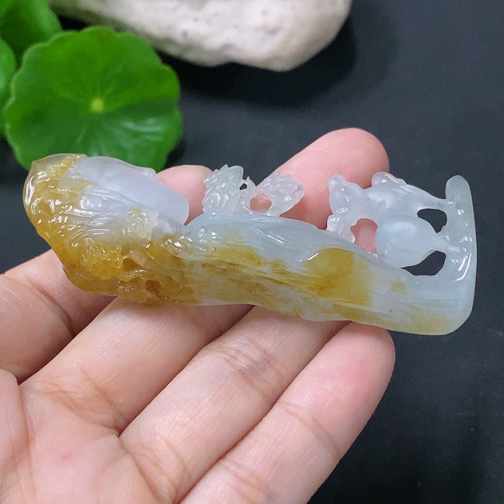 F33849231 Jadeite Pendant Featuring a Sika Deer, Total Weight Approximately 26.63g, Color Origin Undetermined