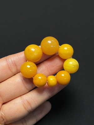 C46536900 琥珀蜜蜡饰品 货品总重约9.29克 卡8.9-15.3mm左右