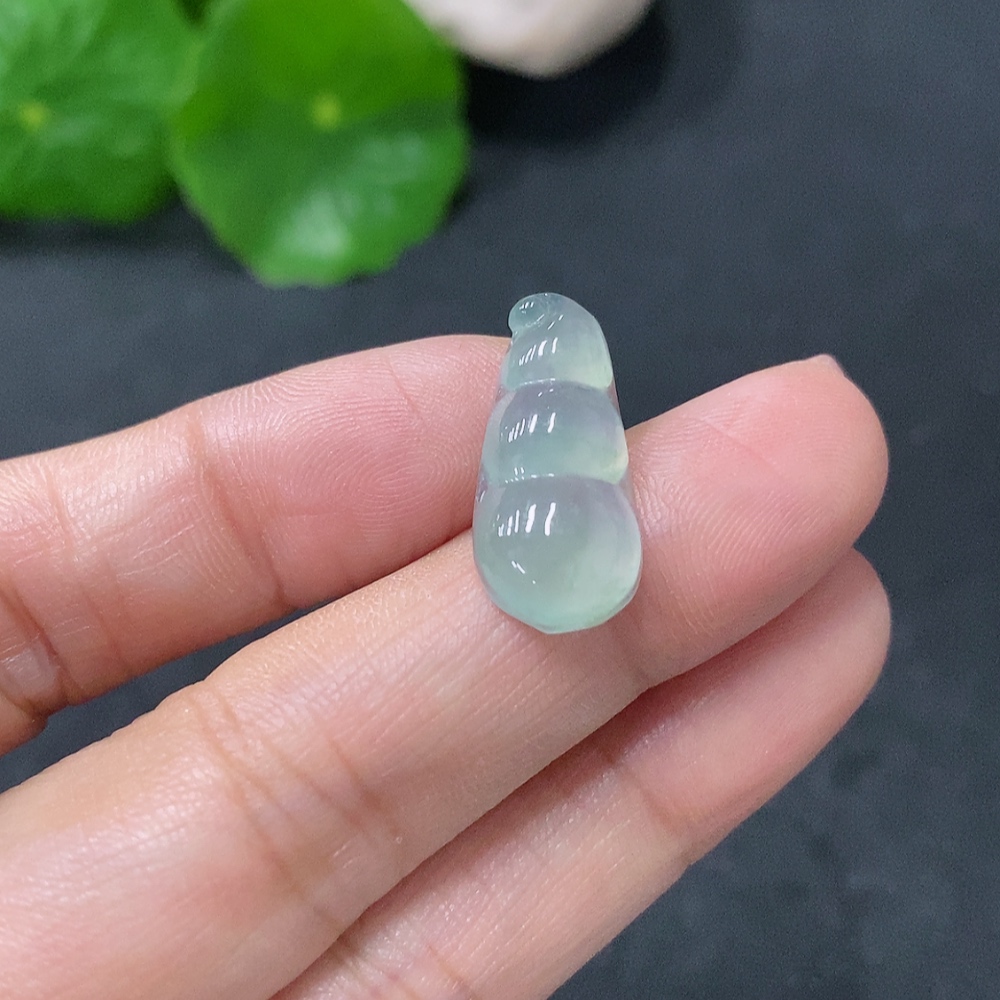 F35088648 Jadeite auspicious bean inlay piece with a total weight of approximately 1.42g