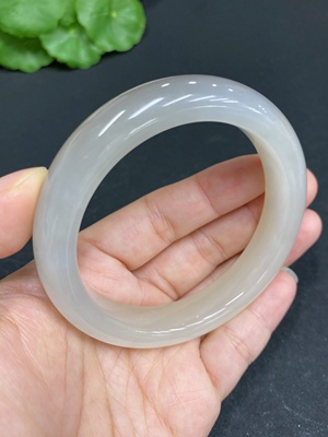 H33878908 Hetian Jade Round Bracelet Size 56.3 Total Weight Approx. 57.1g