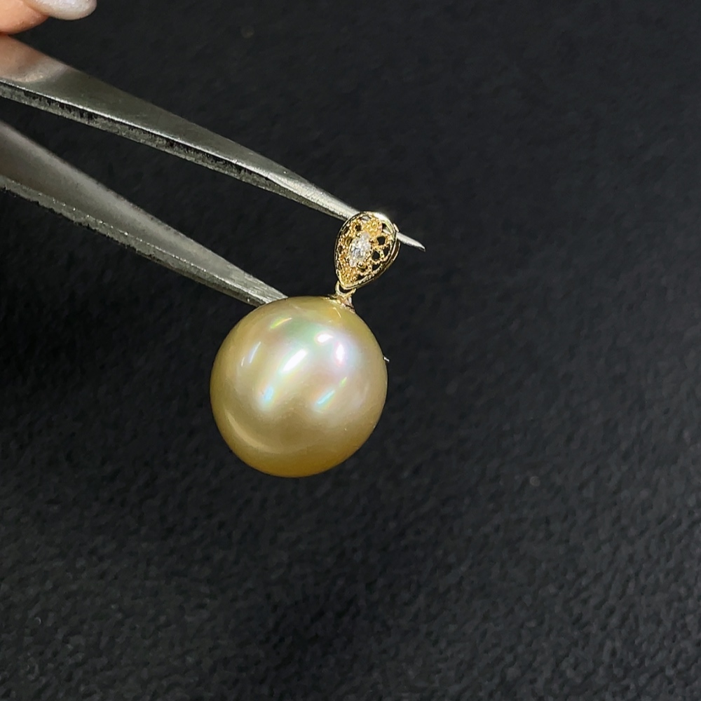 C28224715 Seawater Pearl Pendant Color Origin Undetermined 18K Gold Total Weight Approx. 4.38g Size Approx. 13.6mm
