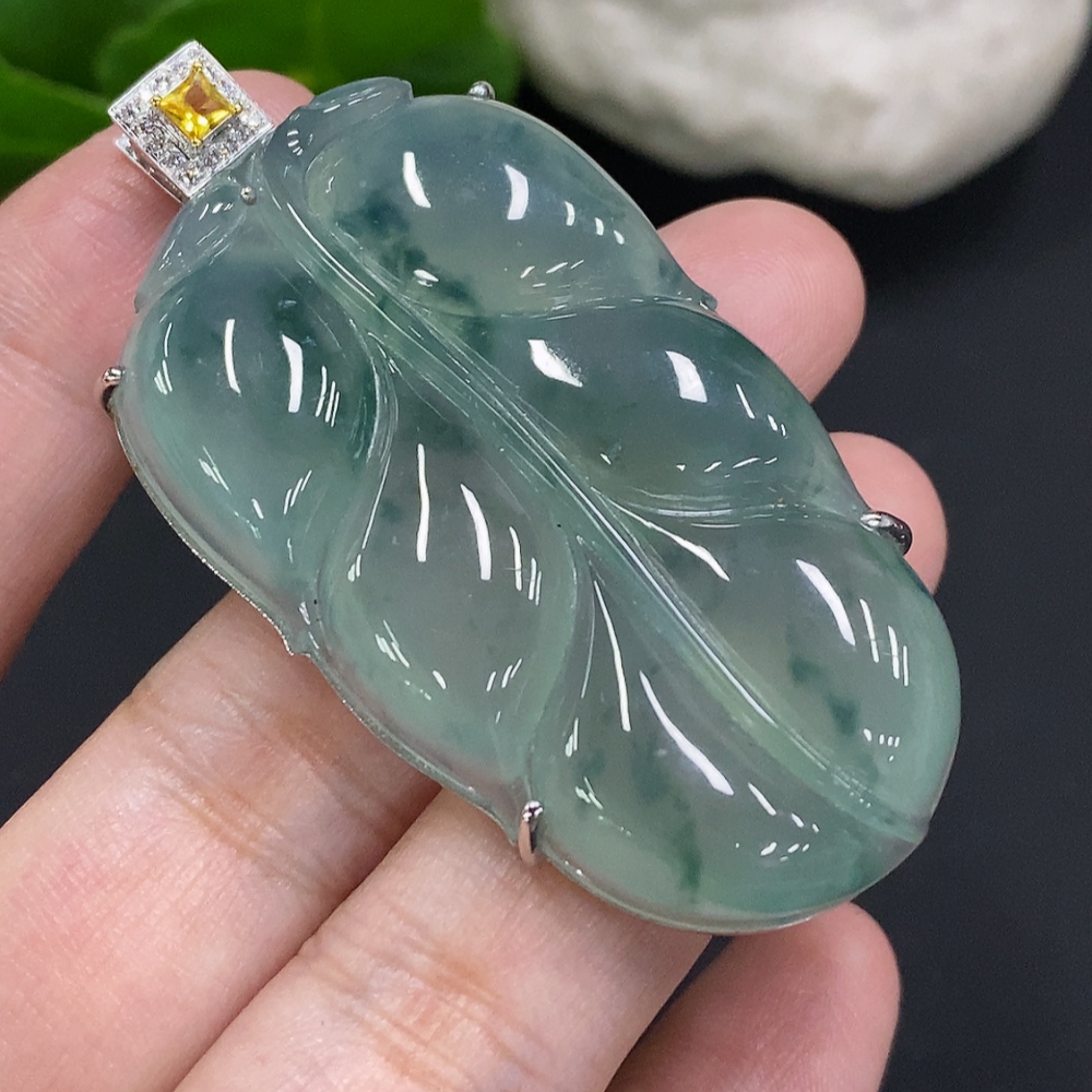 F34069778 Jadeite Leaf Inlay Pendant