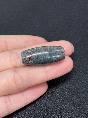 C43161430 绿松石饰品  含其他矿物成分  货品总重约7.08克（含矿）