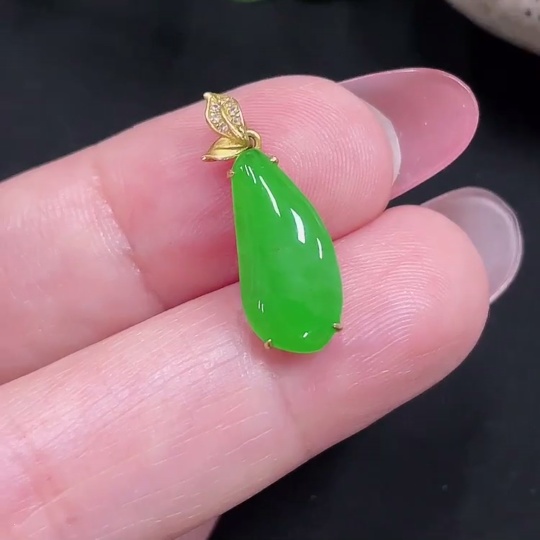 F34982852 Jadeite Inlaid Pendant 18K Gold Total Weight Approx. 1.1g (With Diamond Inlay)