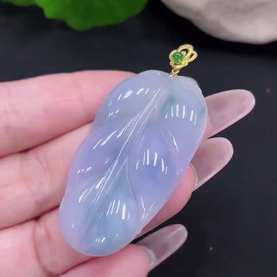 F34068528 Jadeite Leaf Pendant 18K Gold Total Weight Approx. 12g