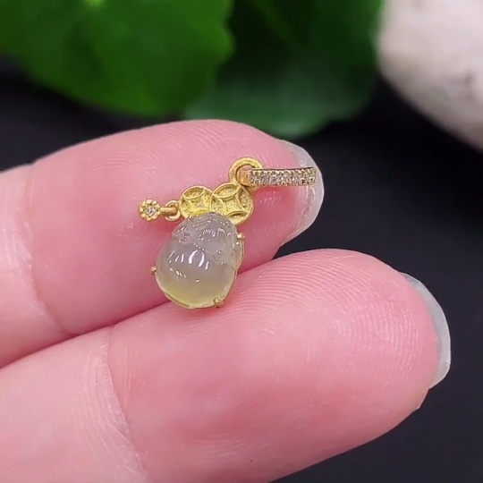 F34967240 Jadeite inlaid pendant 18K gold Total weight about 0.6g (non-diamond)