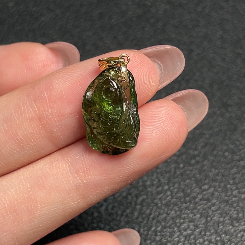 C30535979 Tourmaline Inlaid Pendant 18k Gold Total Weight Approx. 2.03g Visible Organic Matter