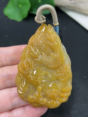 F41942708 翡翠龙牌挂件 货品总重约39.2克（含绳重）