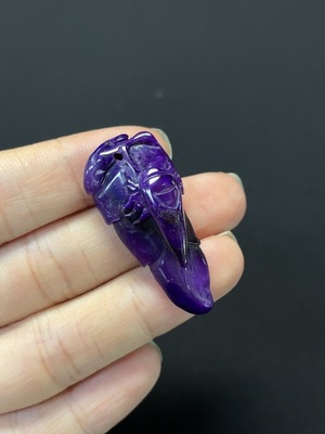 C46536029 苏纪石挂件 仅紫色 含其他矿物成分 可见有机物 货品总重约5.62g