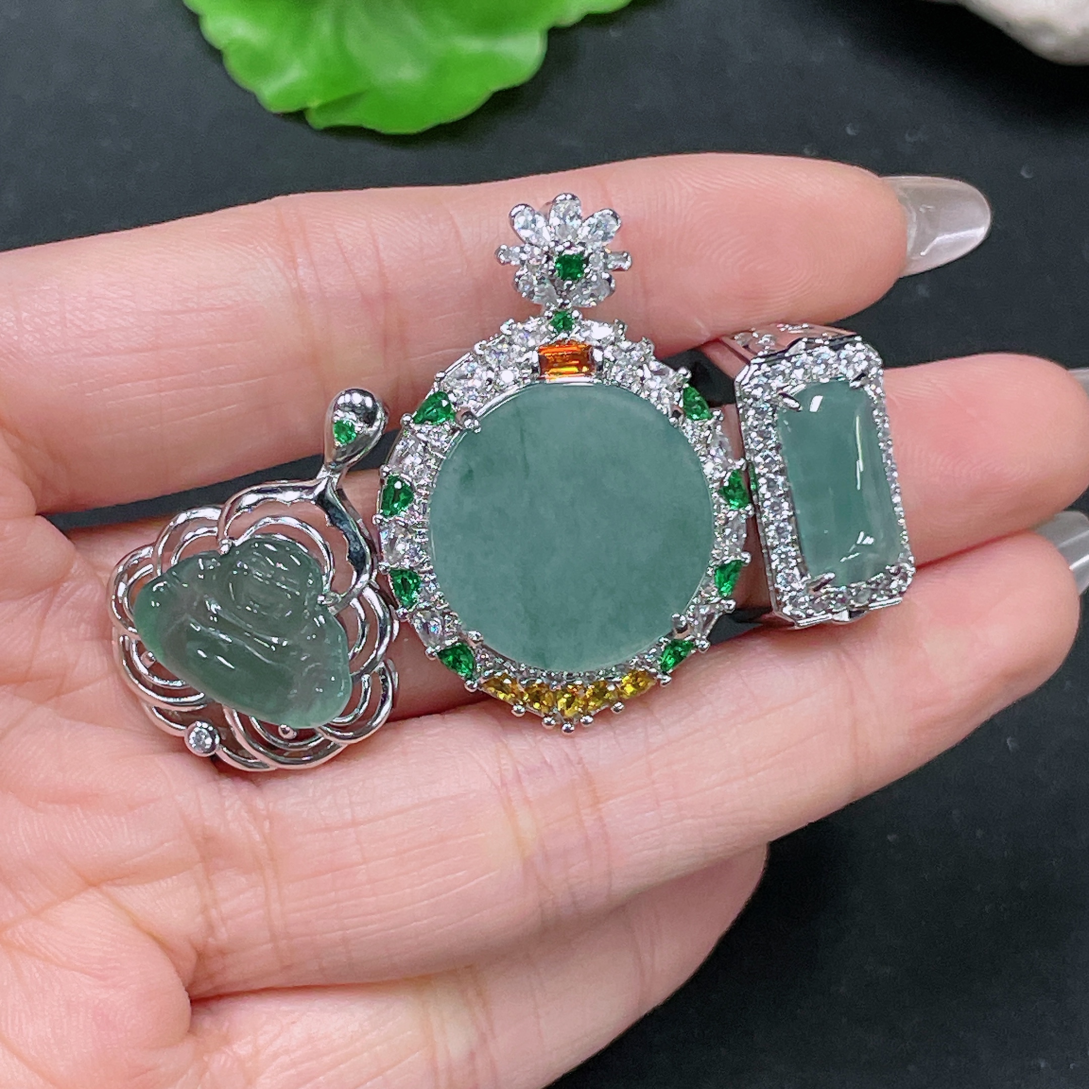 F35105374 Jadeite Inlaid Pendant Sell as a Lot