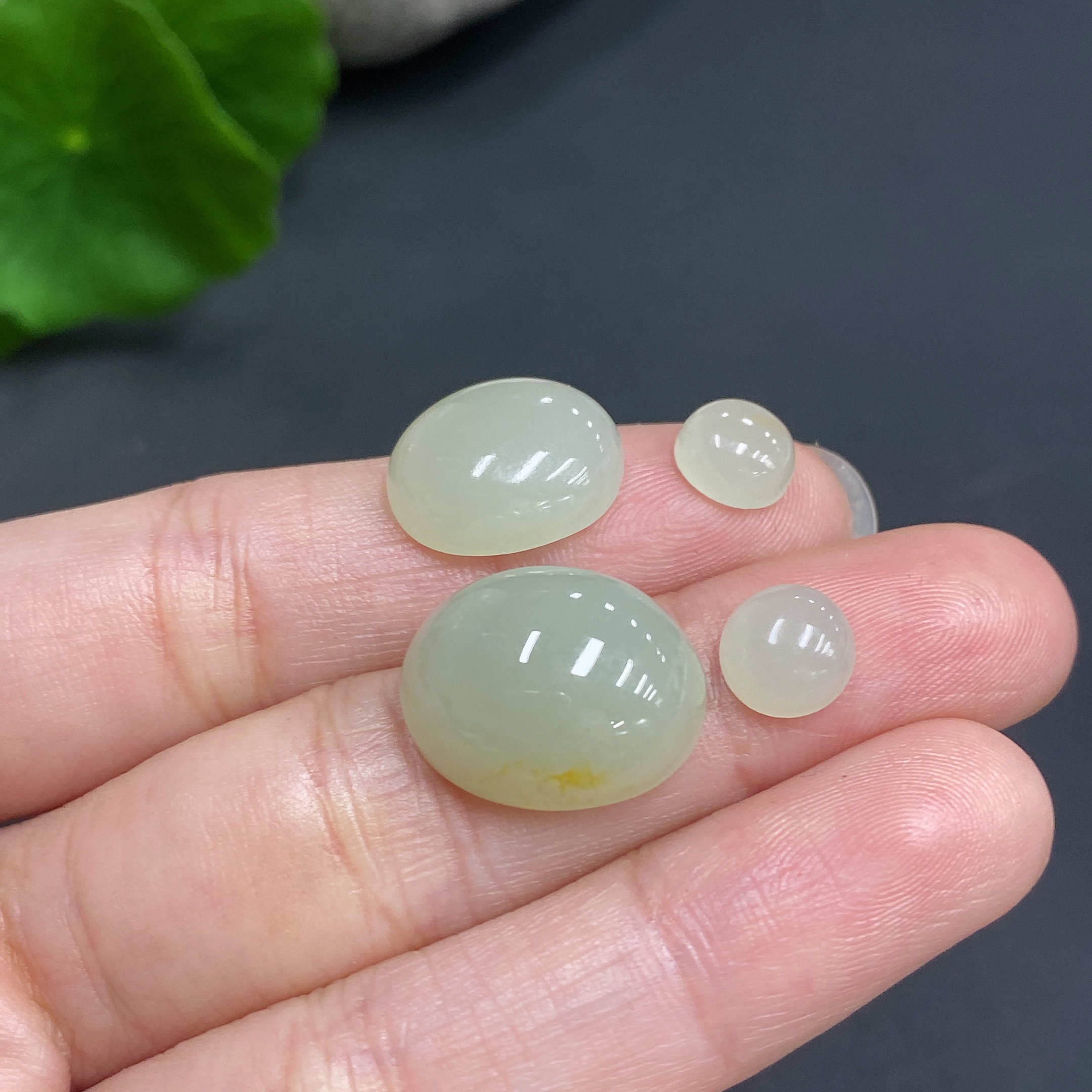 H16784404 Hetian Jade Egg Pendant, Total Weight Approx. 4.8g