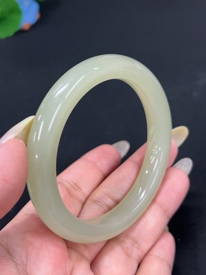 H41947181 和田玉正圈手镯 圈口58.1 货品总重约50.6g