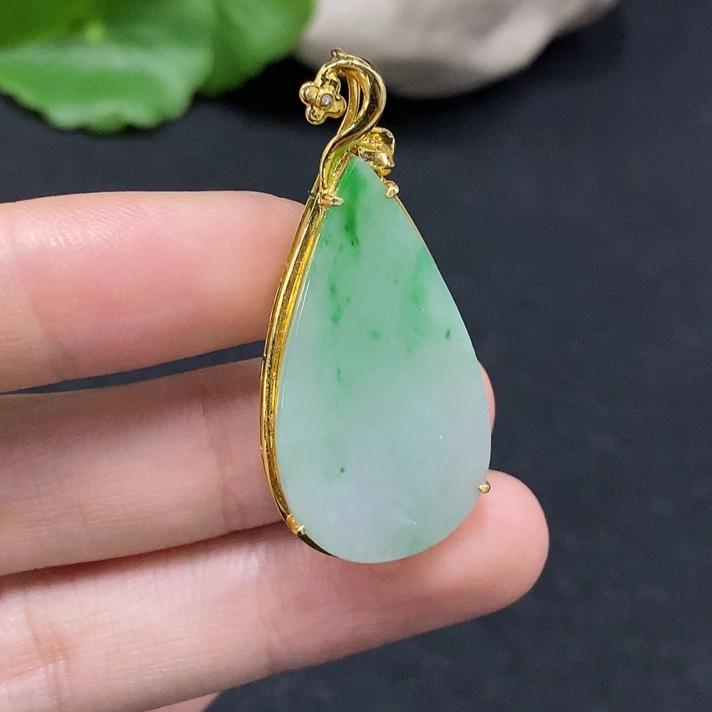 F33896294 Jadeite Pendant with 18K Gold Mount, Total Weight Approx. 3.6g